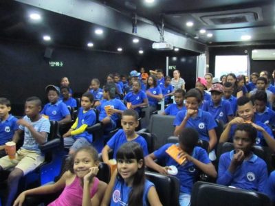 População lota sessões de cinema na cidade